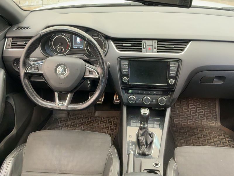 Skoda Octavia 2.0 TDI RS — zdjęcie 12