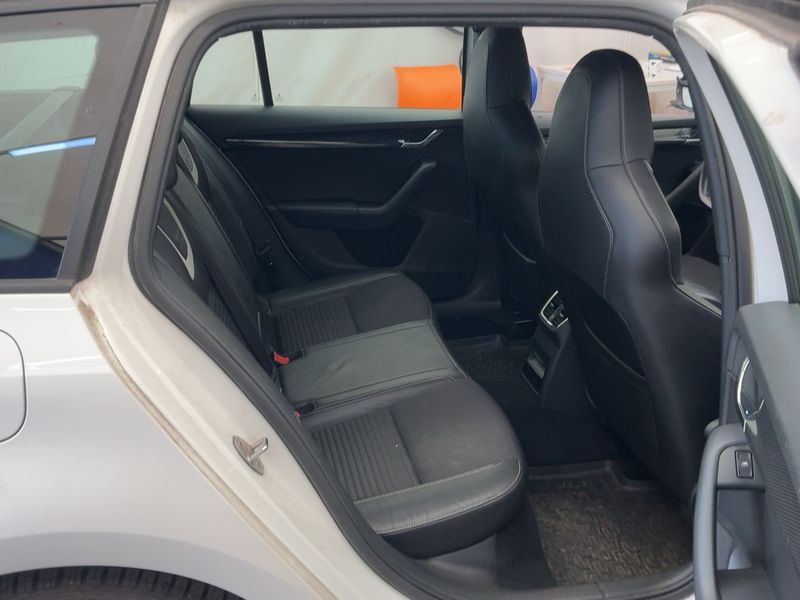 Skoda Octavia 2.0 TDI RS — zdjęcie 14
