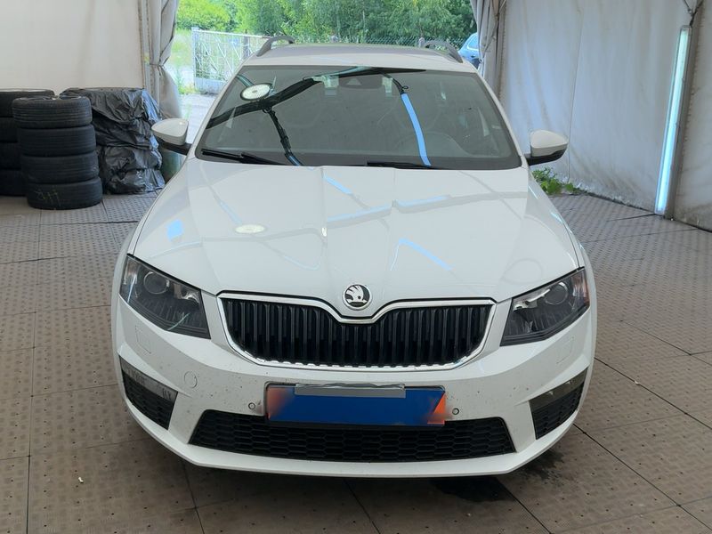 Skoda Octavia 2.0 TDI RS — zdjęcie 9