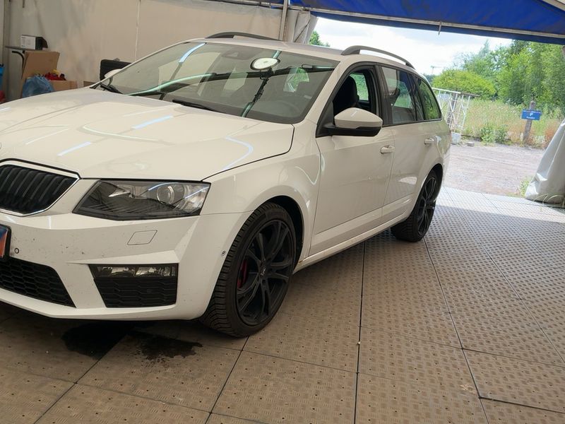 Skoda Octavia 2.0 TDI RS — zdjęcie 2