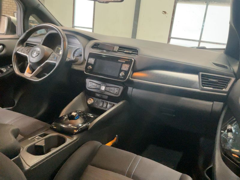 Nissan Leaf electric drive 110 kW 2 Zero Edition — zdjęcie 12