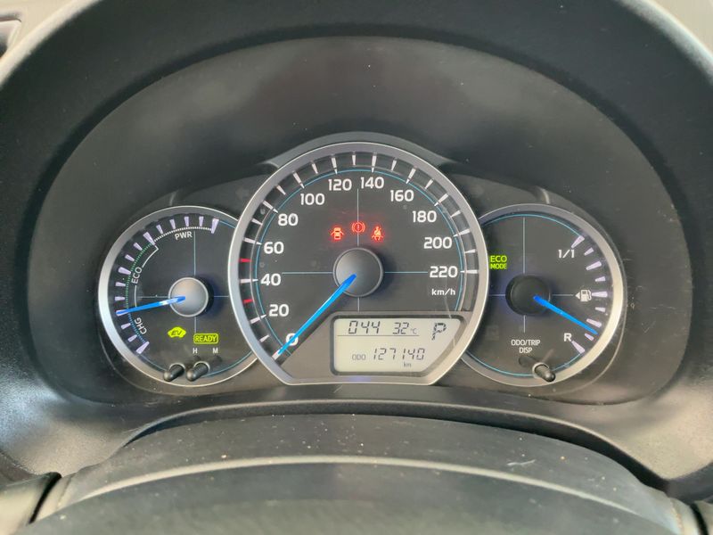 Toyota Yaris 1.5 Hybrid Lounge 2012 – снимка 18
