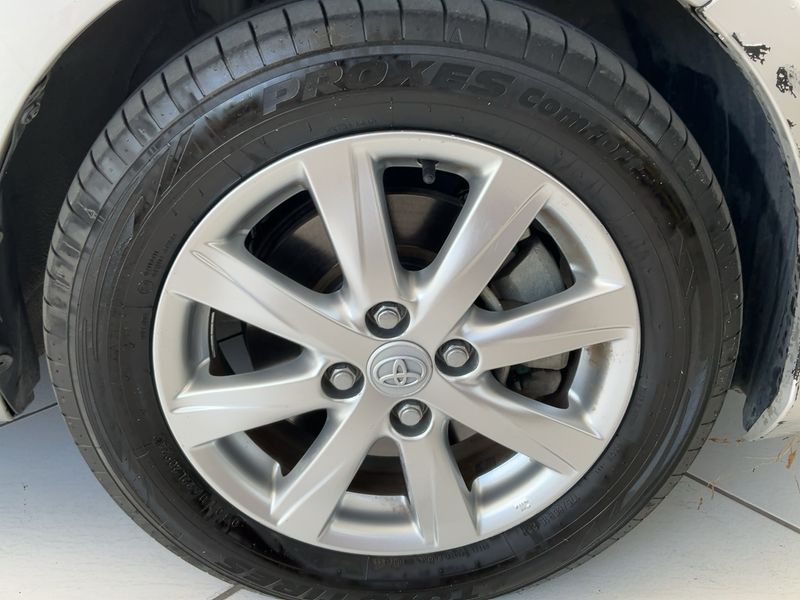 Toyota Yaris 1.5 Hybrid Lounge 2012 – снимка 11