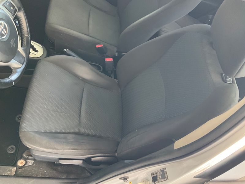Toyota Yaris 1.5 Hybrid Lounge 2012 – снимка 31