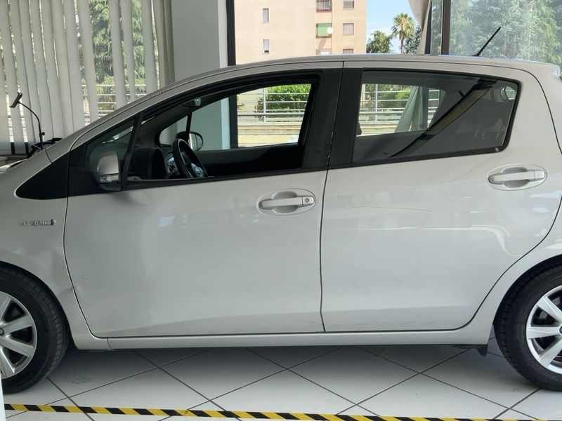 Toyota Yaris 1.5 Hybrid Lounge 2012 – снимка 4