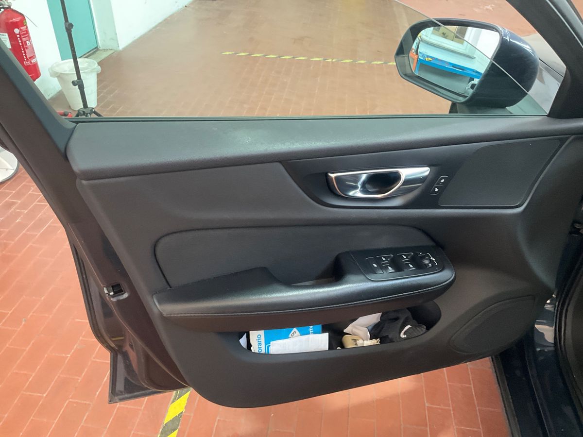Volvo V60 2021 — photo 26
