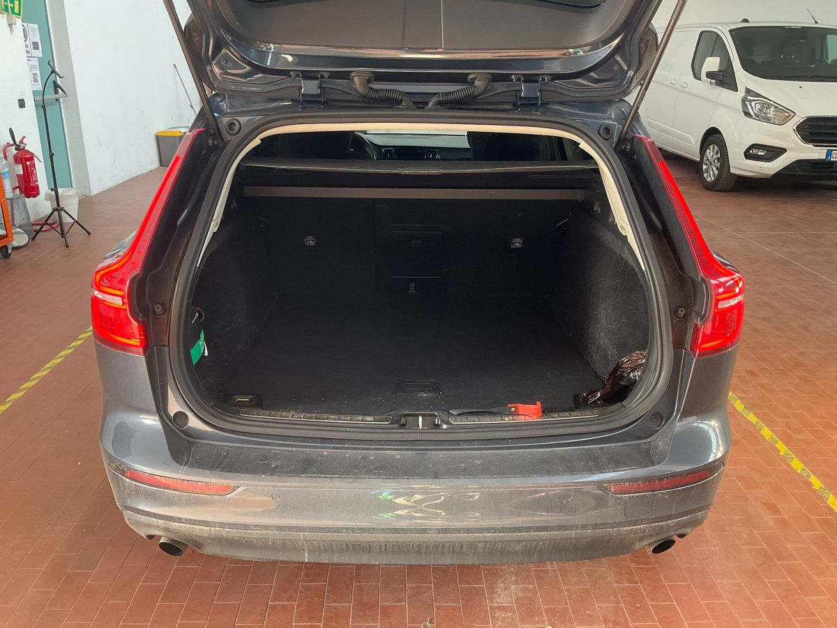 Volvo V60 2021 — photo 16