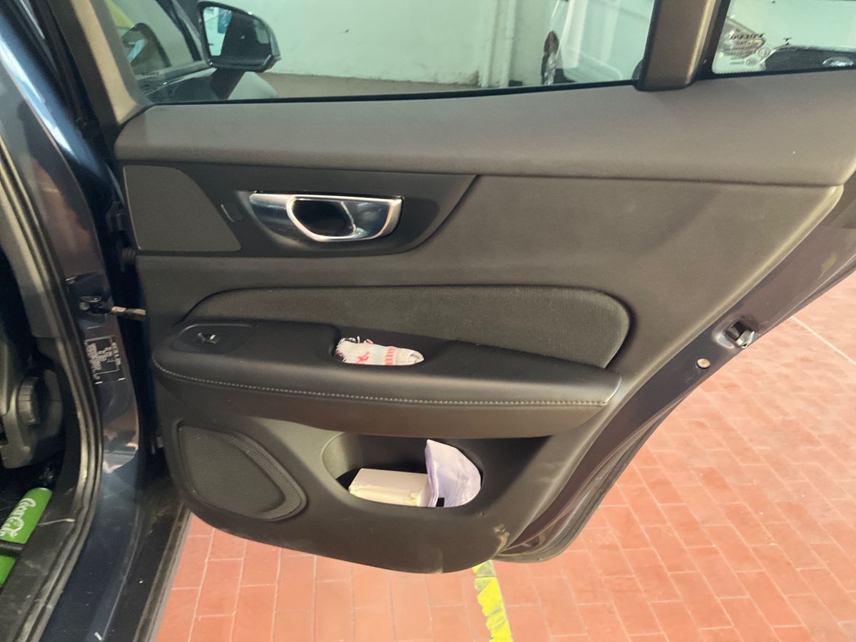 Volvo V60 2021 — photo 29