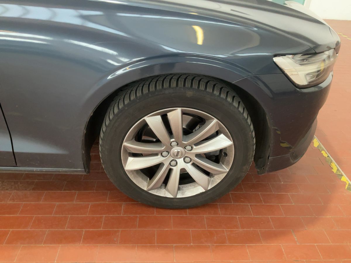 Volvo V60 2021 — photo 12