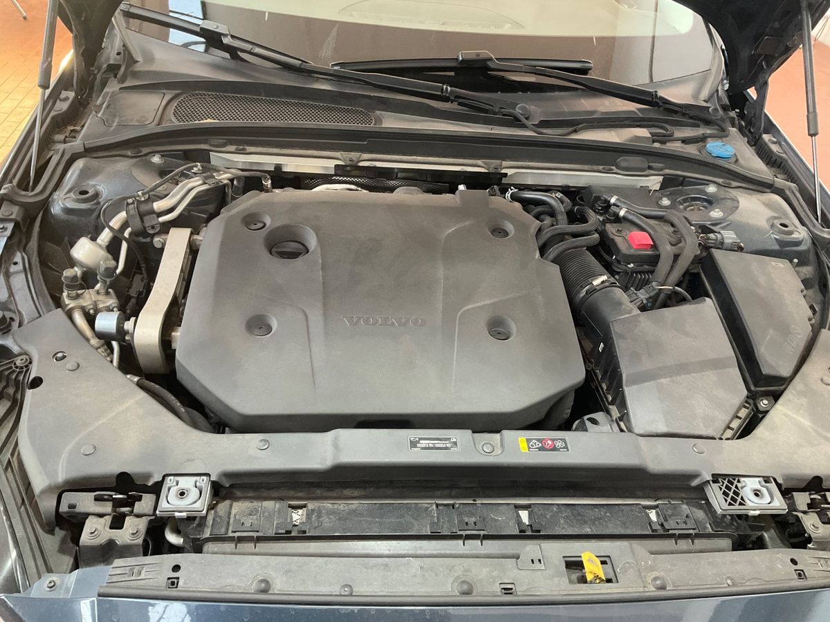 Volvo V60 2021 — photo 36