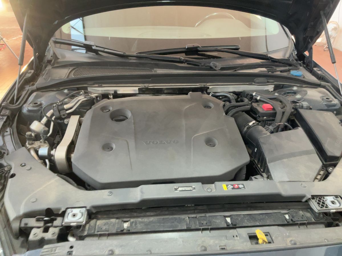 Volvo V60 2021 — photo 34
