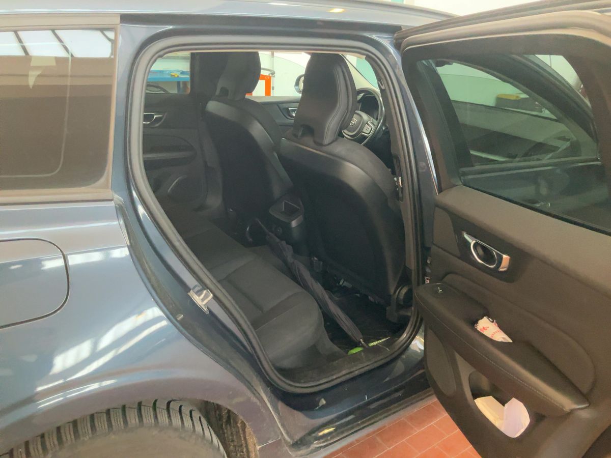 Volvo V60 2021 — photo 20