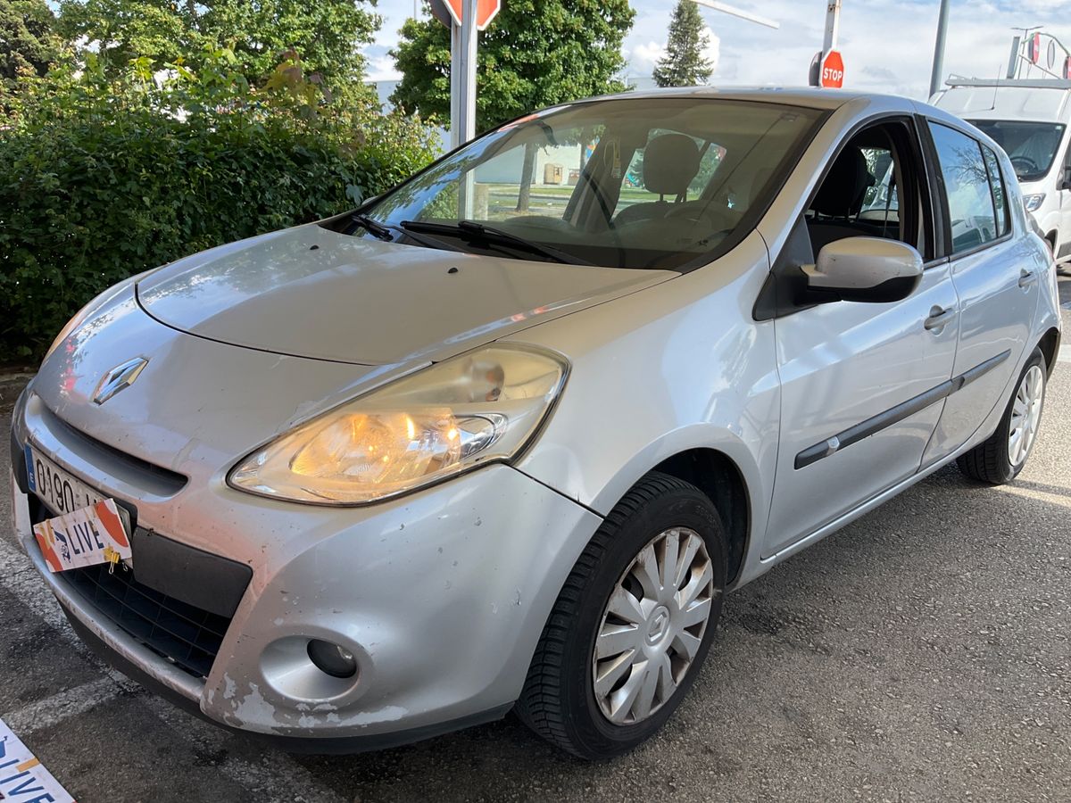Renault Clio 2011 — photo 1