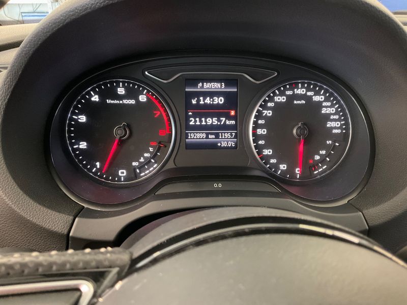 Audi A3 Limousine 1.4 TFSI S line Sportpaket — zdjęcie 13
