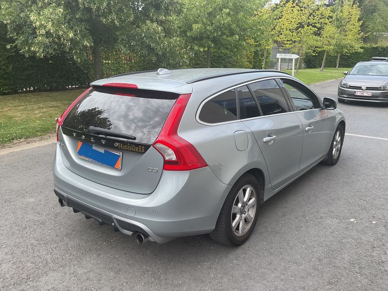Volvo V60 2.0 D4 R-Design — zdjęcie 2