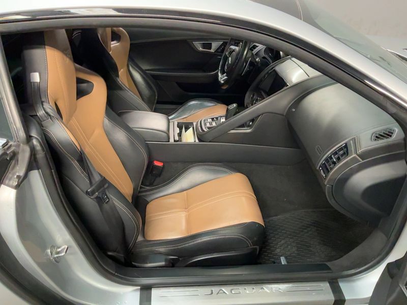Jaguar F-TYPE 5.0 V8 R — zdjęcie 14