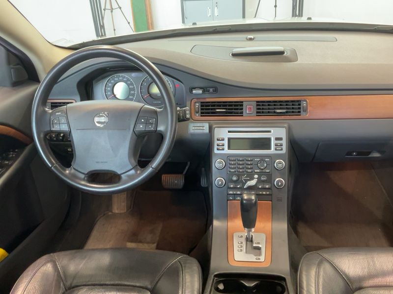 Volvo V70 3.2 Summum — zdjęcie 12