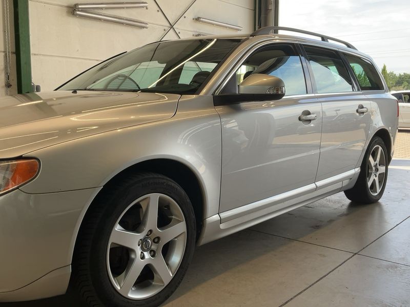 Volvo V70 3.2 Summum — zdjęcie 2