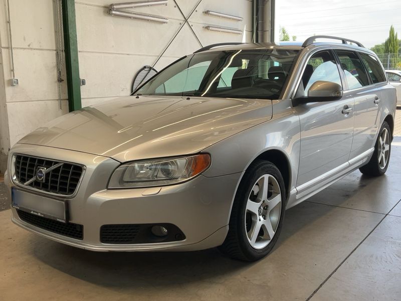Volvo V70 3.2 Summum — zdjęcie 1