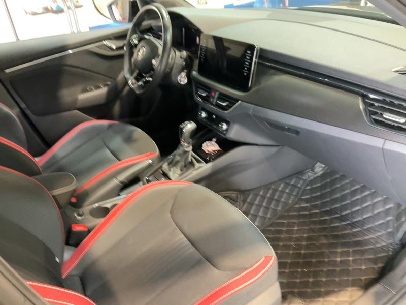 Skoda Kamiq 1.5 TSI ACT Monte Carlo — zdjęcie 11