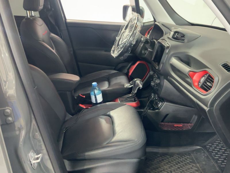 Jeep Renegade 1.3 T4 4xe Plug-in Hybrid Trailhawk — zdjęcie 11