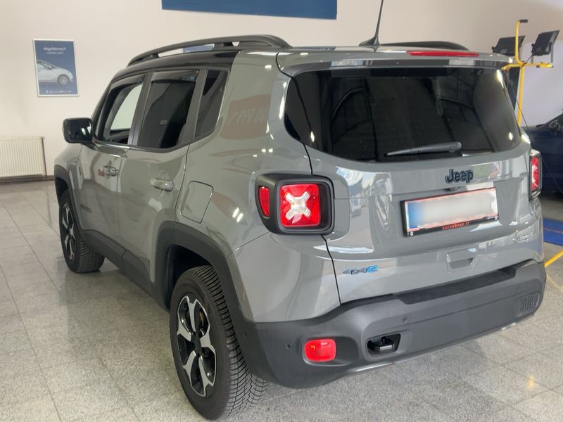 Jeep Renegade 1.3 T4 4xe Plug-in Hybrid Trailhawk — zdjęcie 3