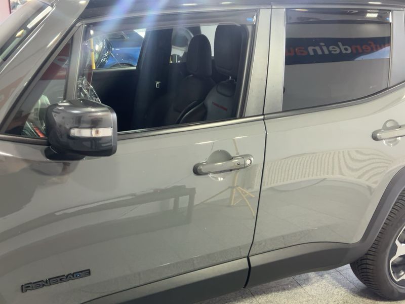 Jeep Renegade 1.3 T4 4xe Plug-in Hybrid Trailhawk — zdjęcie 4