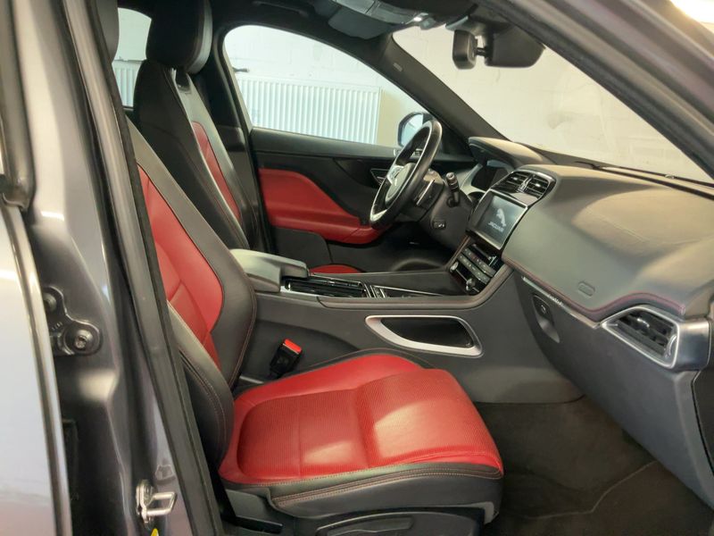 Jaguar F-Pace 30d R-Sport AWD — zdjęcie 11