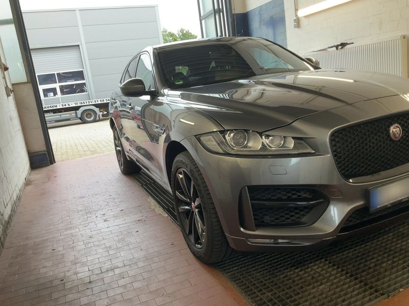 Jaguar F-Pace 30d R-Sport AWD — zdjęcie 8