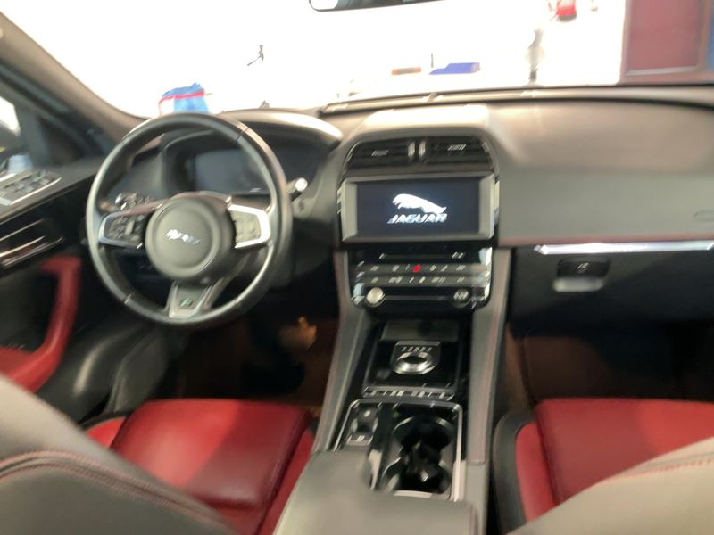 Jaguar F-Pace 30d R-Sport AWD — zdjęcie 12