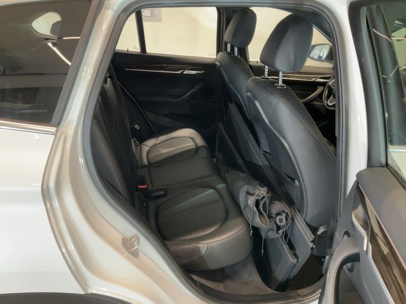 BMW X1 xDrive 20i xLine — zdjęcie 14