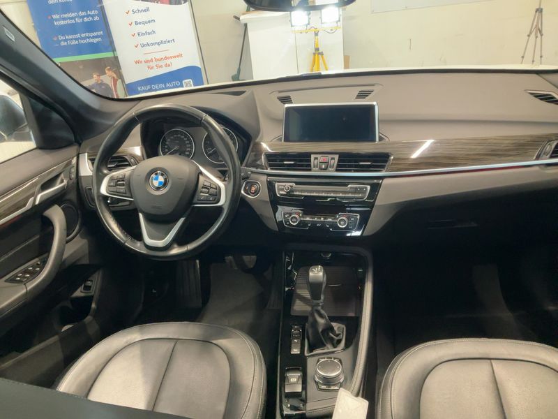BMW X1 xDrive 20i xLine — zdjęcie 12