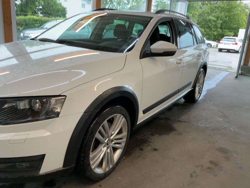 Skoda Octavia 2.0 TDI Scout 4x4 2016 – снимка 2