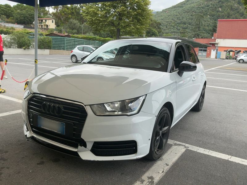 Audi A1 Sportback 1.4 TDI Metal — zdjęcie 1