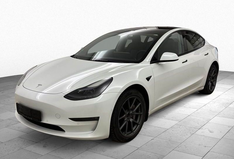 Tesla Model 2022