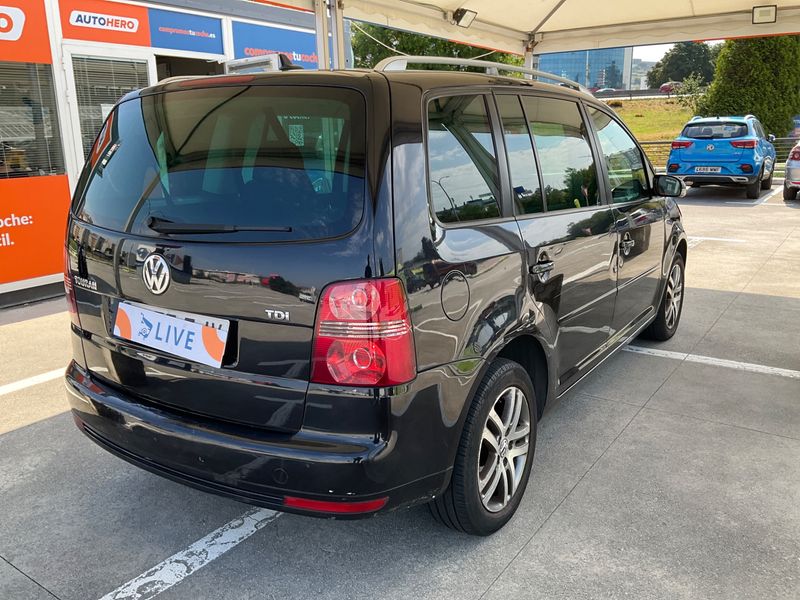 Volkswagen Touran 1.9 TDI Traveller — zdjęcie 2