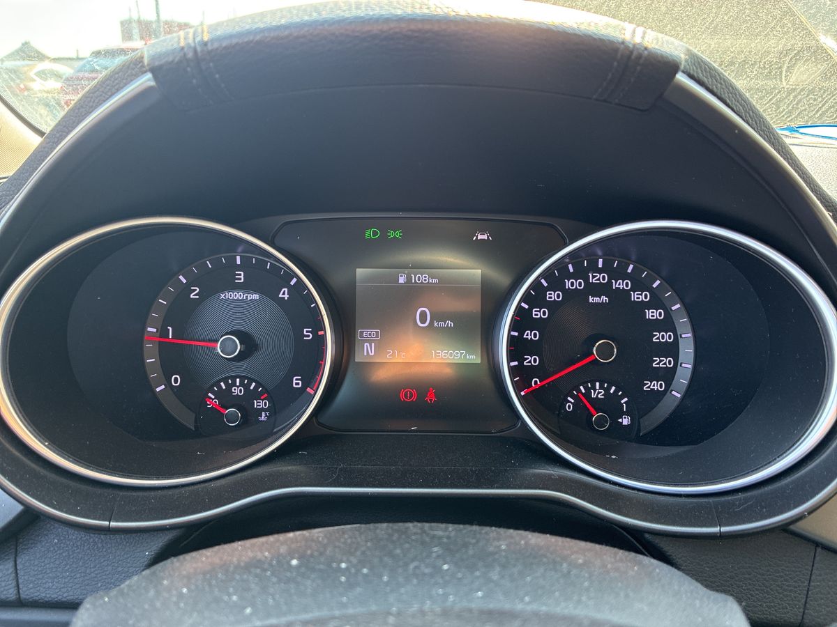 Kia cee'd 2022 — photo 13