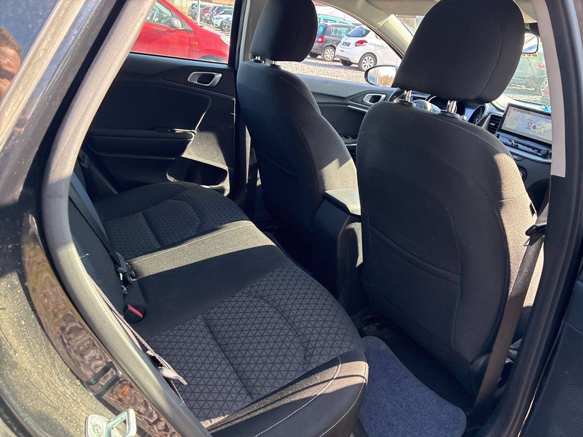 Kia cee'd 2022 — photo 15