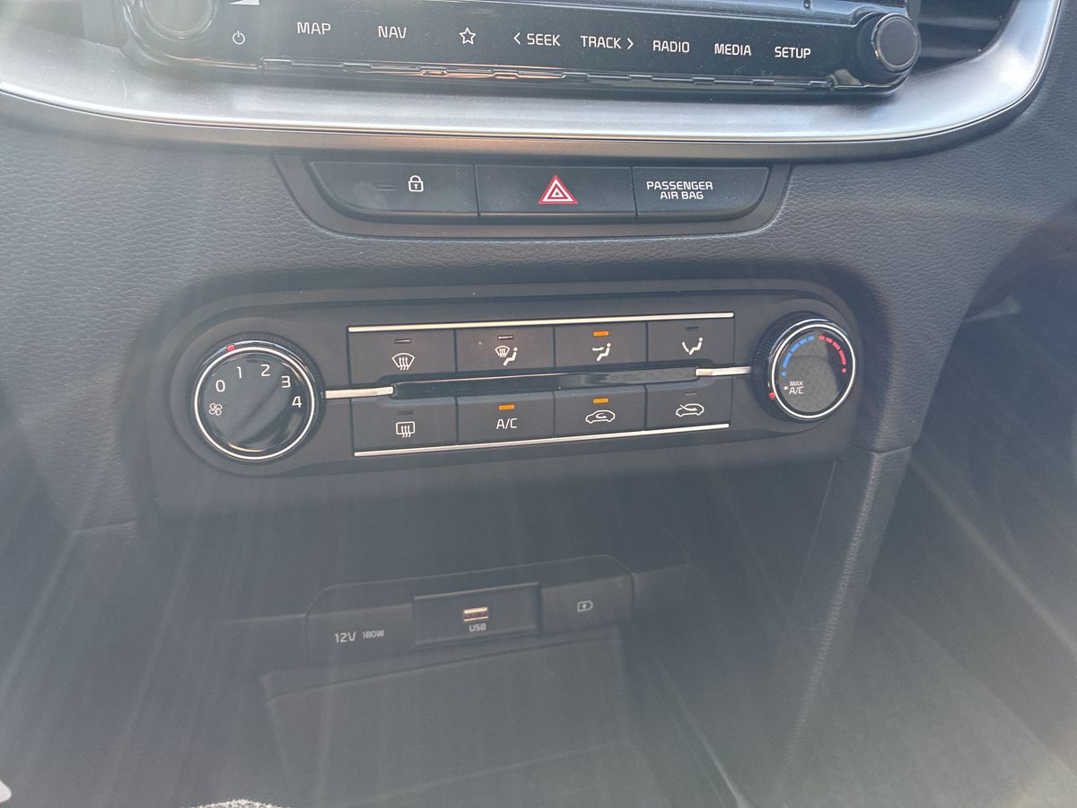 Kia cee'd 2022 — photo 27