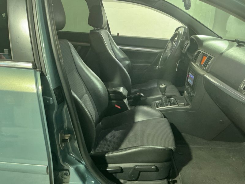 Opel Vectra 1.9 CDTI GTS / Sport — zdjęcie 3