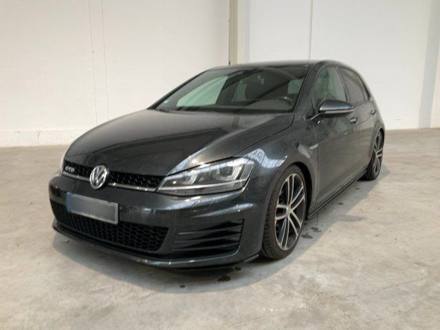 Volkswagen Golf 2016 — photo 1