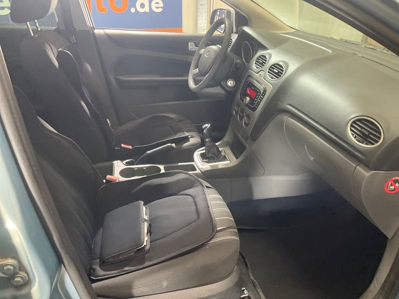Ford Focus 2.0 Style — zdjęcie 3