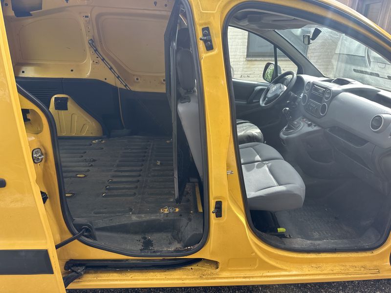 Citroen Berlingo 1.6 e-HDi Confort L1 — zdjęcie 14