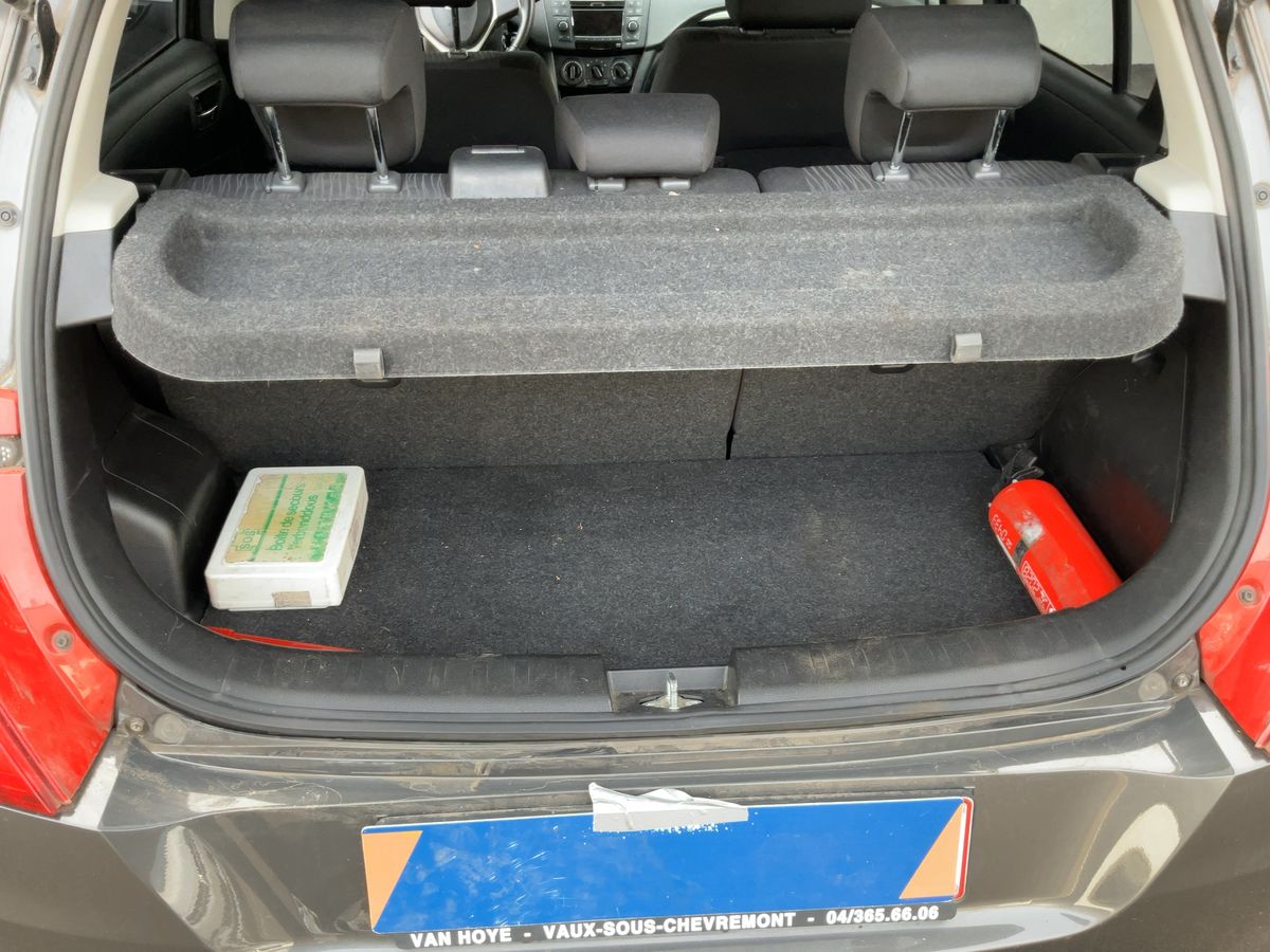 Suzuki Swift 2012 — photo 17