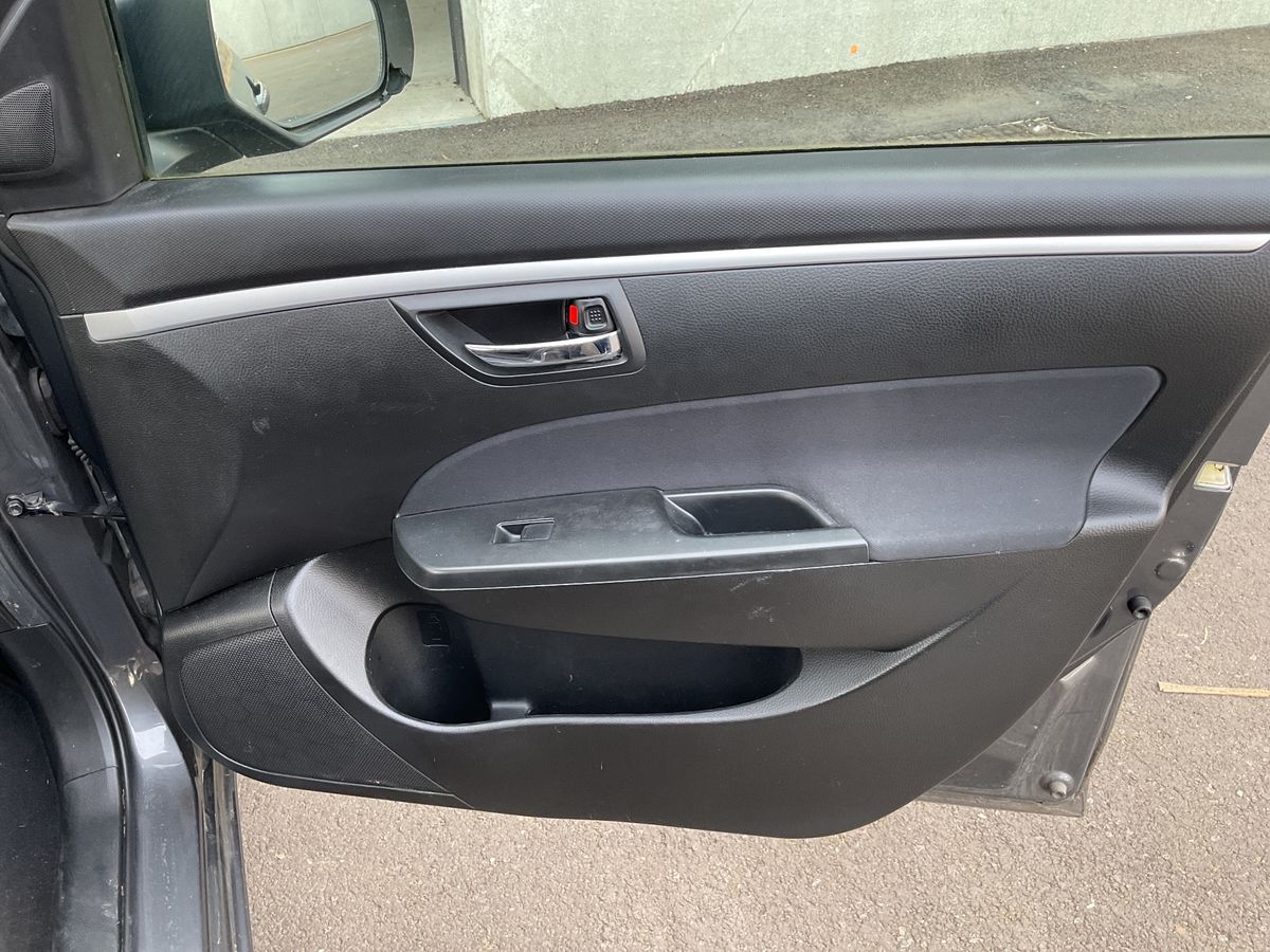 Suzuki Swift 2012 — photo 41