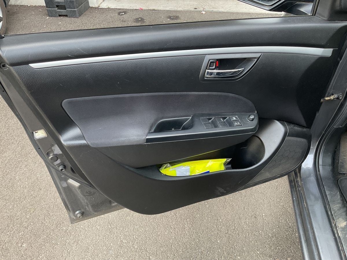 Suzuki Swift 2012 — photo 45