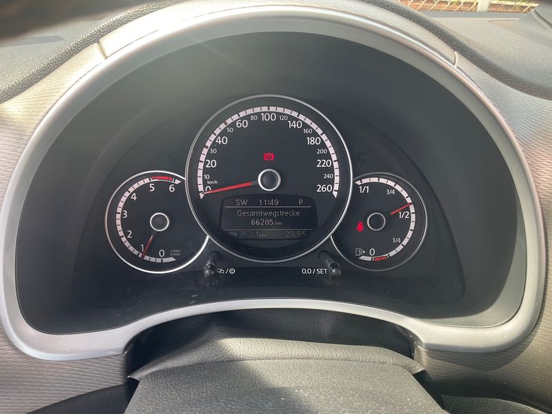 Volkswagen Beetle 2.0 TDI Club BlueMotion Tech — zdjęcie 13