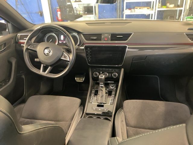 Skoda Superb 2.0 TDI SportLine 2018 – снимка 18