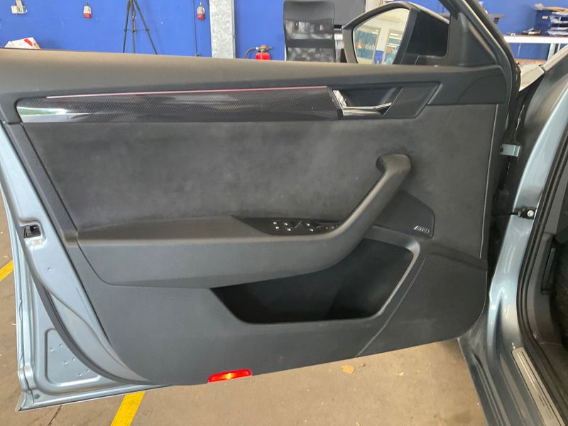 Skoda Superb 2.0 TDI SportLine 2018 – снимка 29