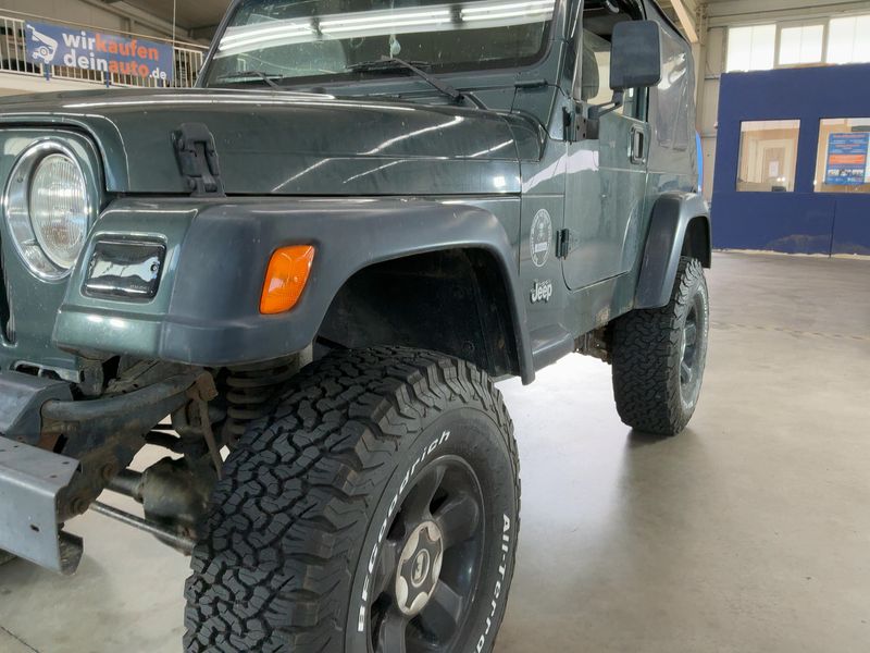 Jeep Wrangler 4.0 Sahara — zdjęcie 2